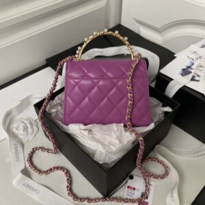 Chanel AP3513 Woc Clutch mit Kette Lammfell Imitation Perlen Emaille & Gold lila